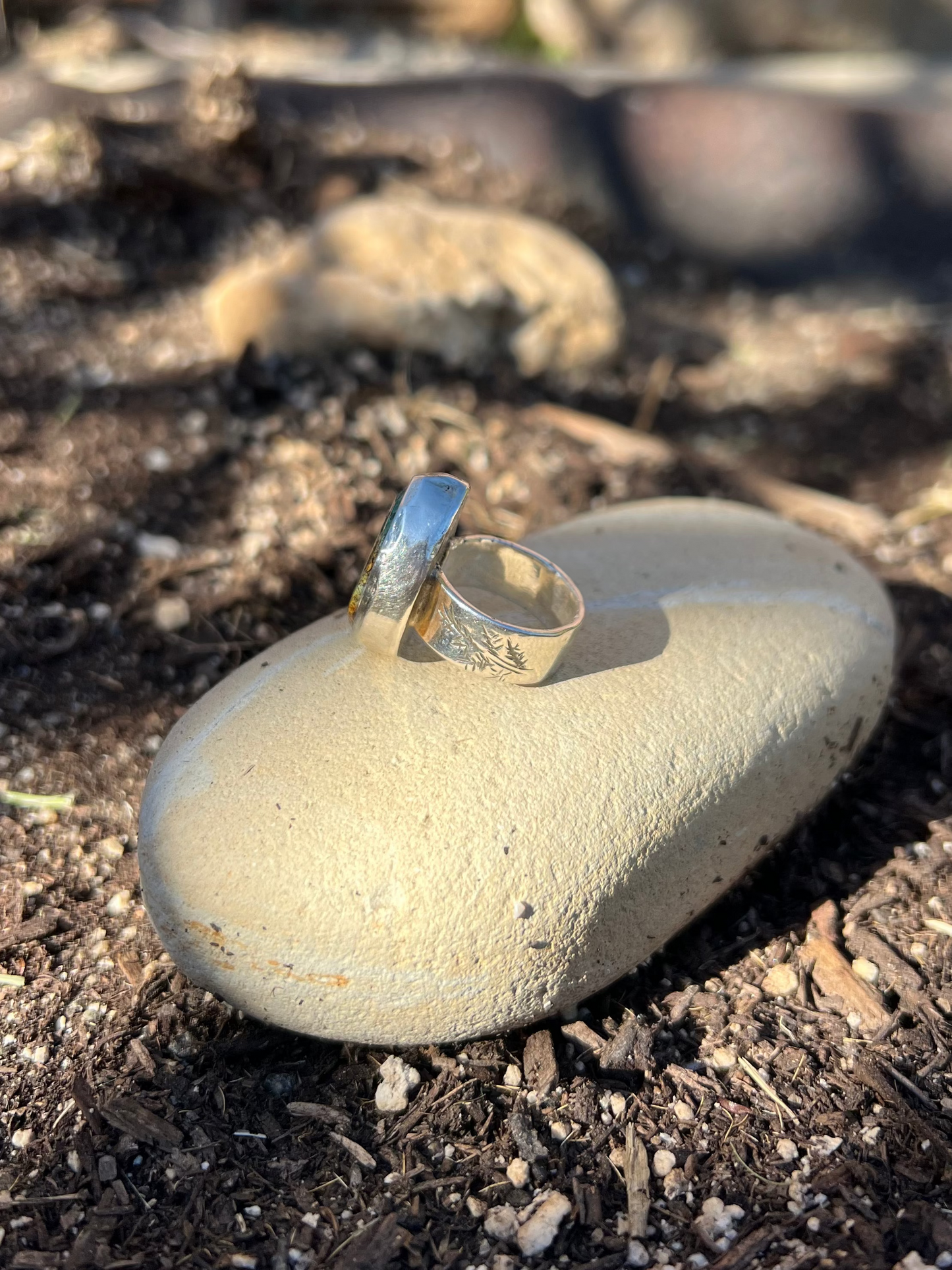 Unisex Chrysocolla Stone Ring with Leaf Engraving - Size 6