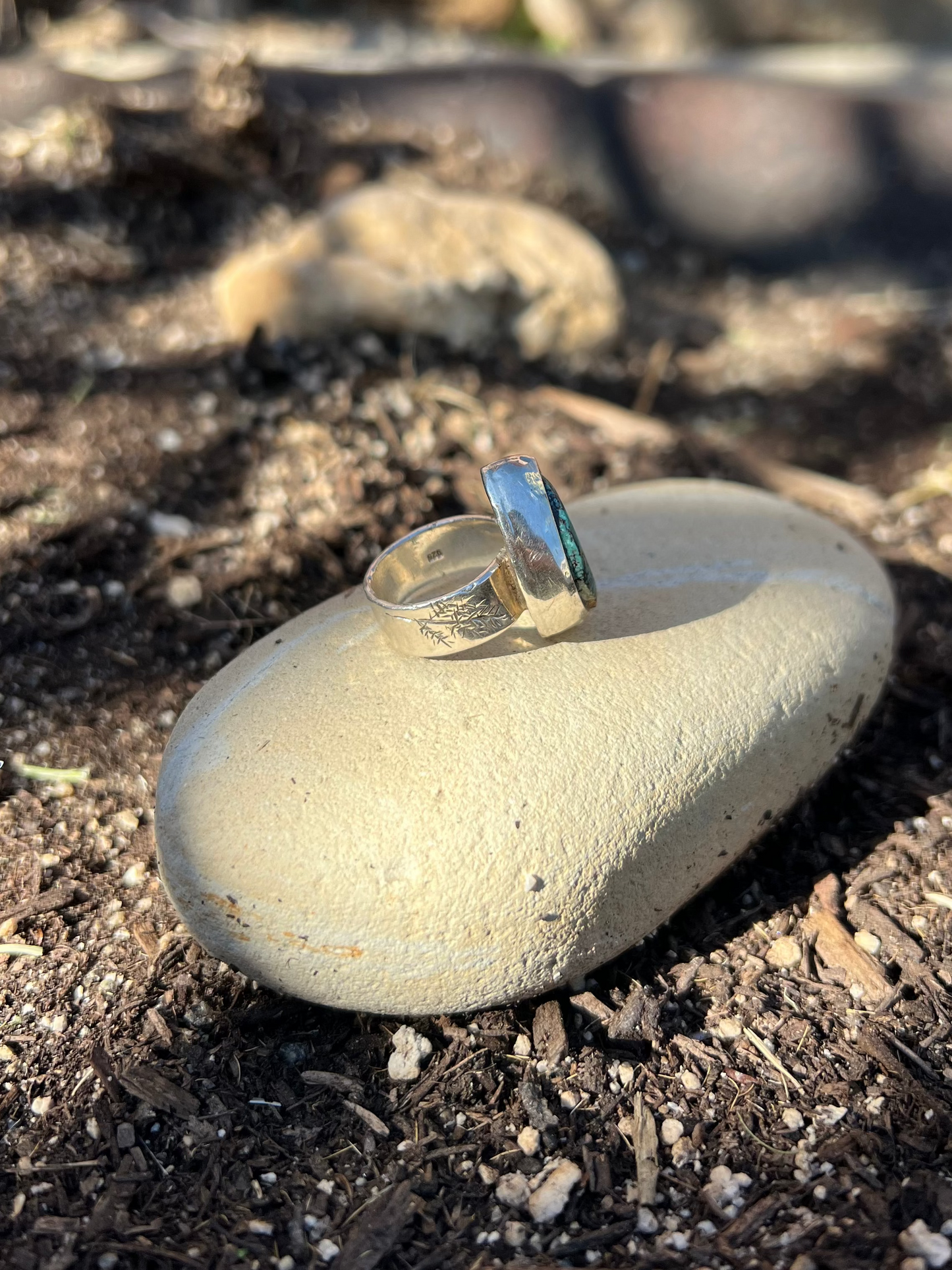 Unisex Chrysocolla Stone Ring with Leaf Engraving - Size 6