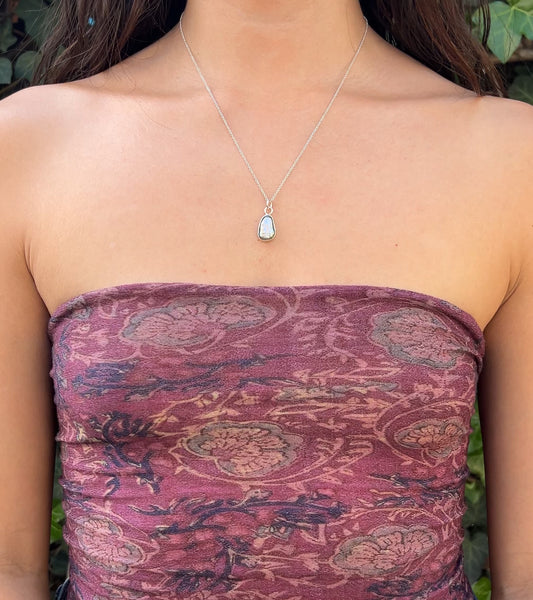 iridescent_baroque_pearl_necklace modeled